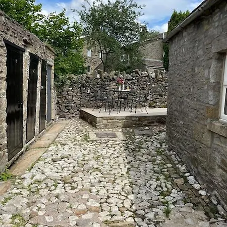 Hawksworth - Village Location *